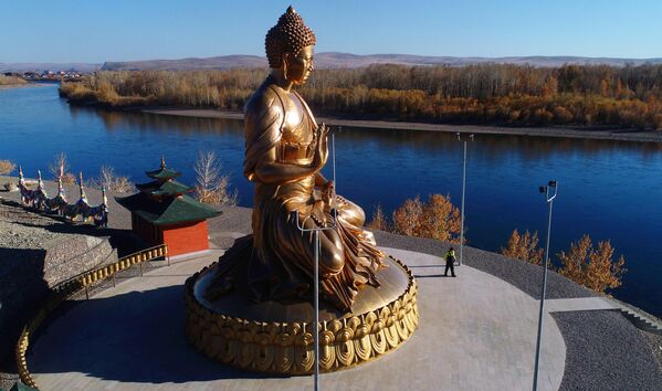 トゥヴァ共和国・首都クズルに建立されたロシア最大の仏像 - Sputnik 日本