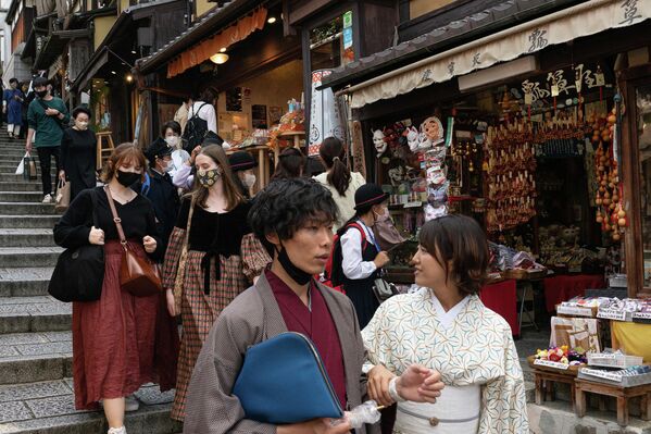 買い物スポットを歩く人々（京都・京都市、11日） - Sputnik 日本