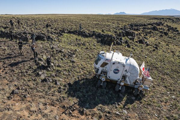 砂漠で行われた月探査車の試験運転（米アリゾナ州・フラッグスタッフ近郊、24日） - Sputnik 日本