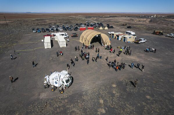 砂漠で行われた月探査車の試験運転（米アリゾナ州・フラッグスタッフ近郊、24日） - Sputnik 日本