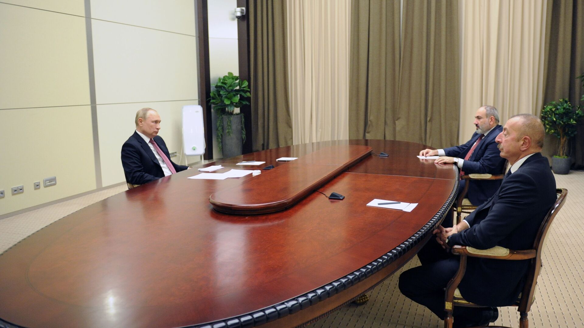 ロシアのプーチン大統領とルメニアのパシニャン首相とアゼルバイジャンのアリエフ大統領 - Sputnik 日本, 1920, 01.11.2022