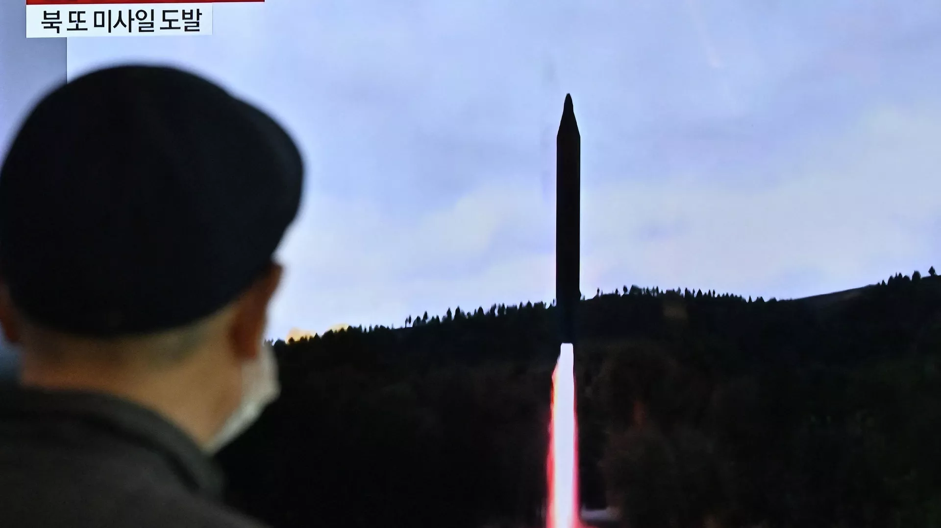 北朝鮮のミサイル発射に関するソウル駅でのニュースリリース 