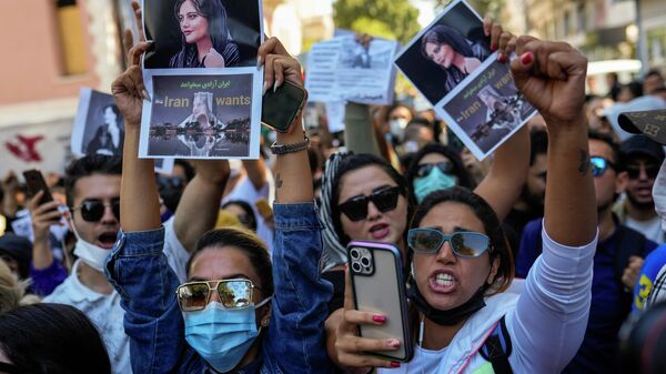 イラン人女性死亡事件に対する抗議（トルコ・イスタンブール） - Sputnik 日本