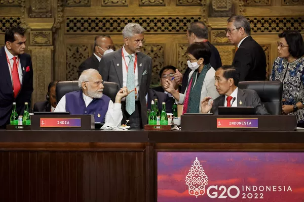 G20サミットのセッションに出席するインドのモディ首相(左)とインドネシアのジョコ大統領(インドネシア・バリ島、16日) G20サミットのセッションに出席するインドのモディ首相(左)とインドネシアのジョコ大統領(インドネシア・バリ島、16日) - Sputnik 日本