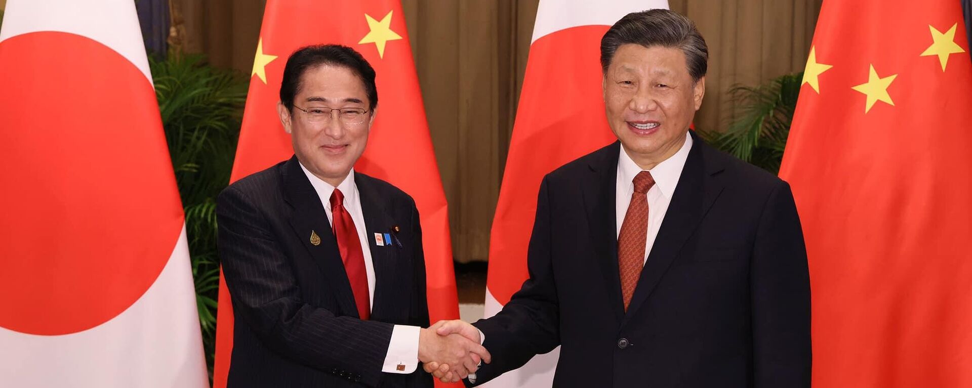 11月の日中首脳会談で笑顔で握手を交わす日本の岸田首相と中国の習主席 - Sputnik 日本, 1920, 22.12.2022