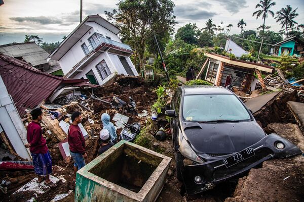 11月21日、インドネシア・ジャワ島のチアンジュール県でマグニチュード5.6の地震が発生。300人以上が死亡 - Sputnik 日本