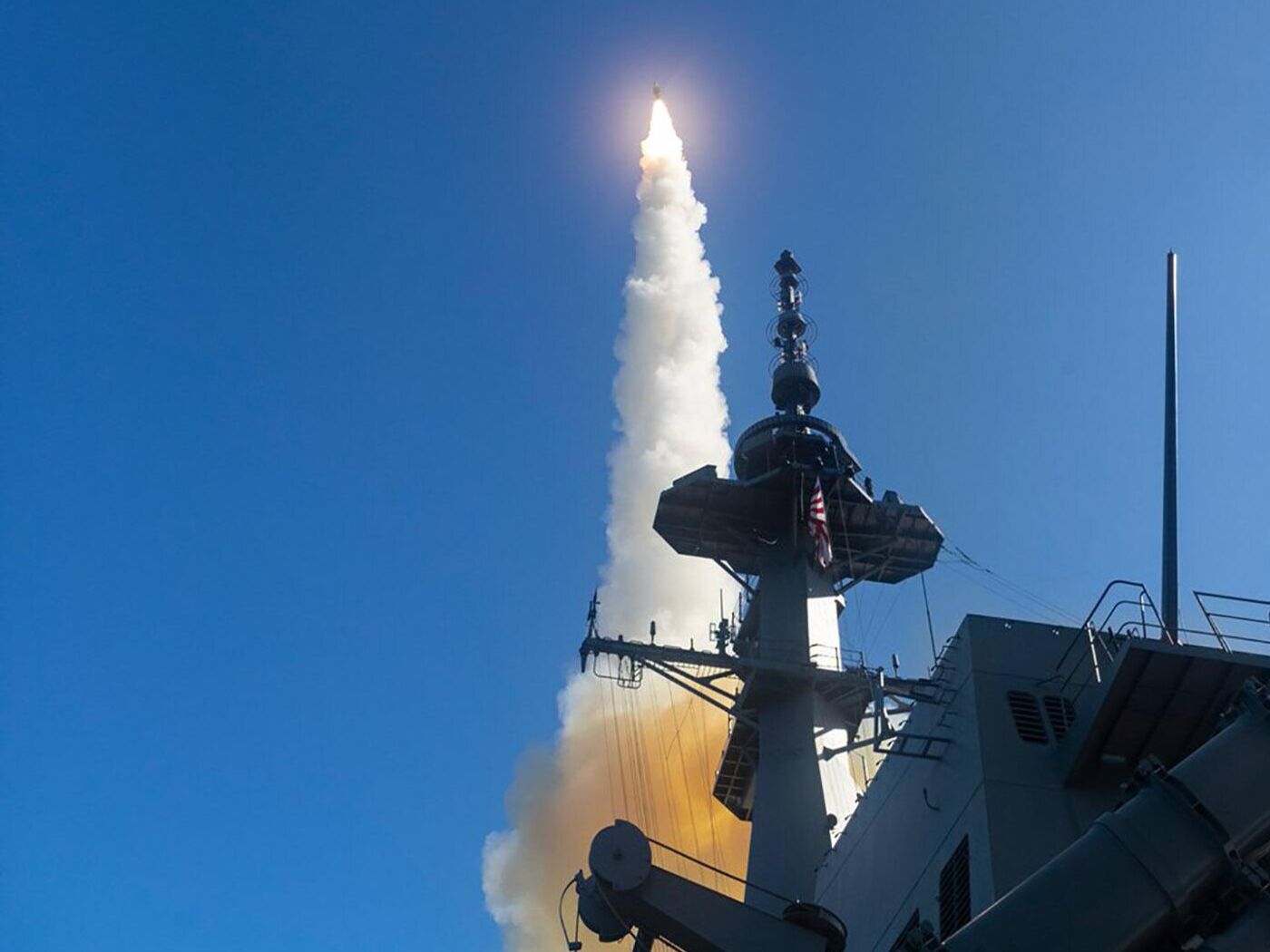 解説】弾道ミサイル防衛システムの迎撃ミサイルSM-3の発射試験は、高額