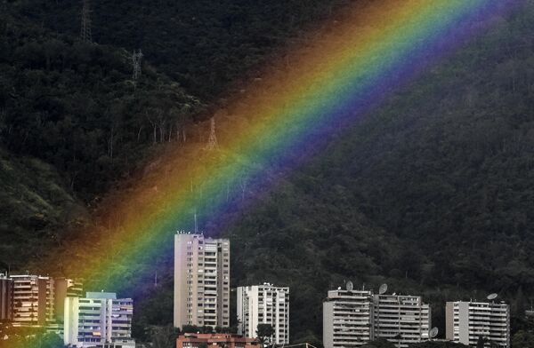 エル・アビラ国立公園上空に架かる虹（ベネズエラ・カラカス、22日） - Sputnik 日本