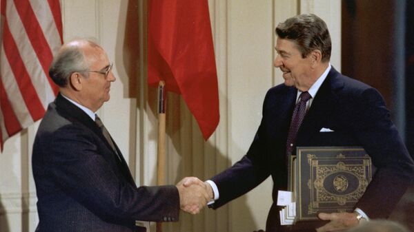 レーガン大統領とゴルバチョフ氏。1987年 - Sputnik 日本