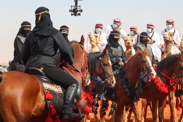 サウジアラビア・リヤド近郊で開催された毎年恒例のラクダ祭り「アブドルアジズ国王ラクダ・フェスティバル」。今回は女性ラクダ所有者のための部門が導入された（写真は1月8日撮影） - Sputnik 日本