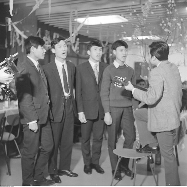 ポーランドのワルシャワ大学でベトナムの旧正月「テト」を祝うベトナム人学生ら（写真は1967～1973年） - Sputnik 日本