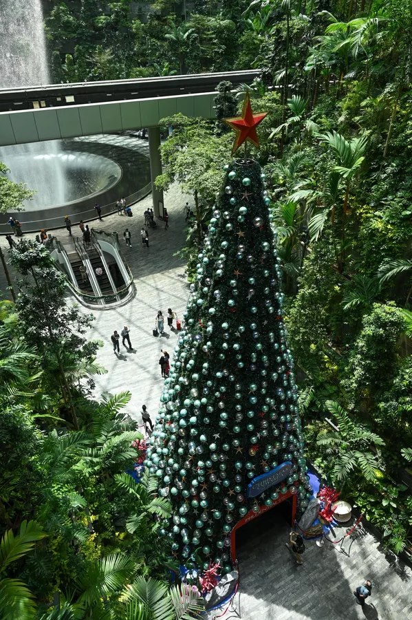 1. シンガポールのジュエル・チャンギ空港のクリスマスツリー。 - Sputnik 日本