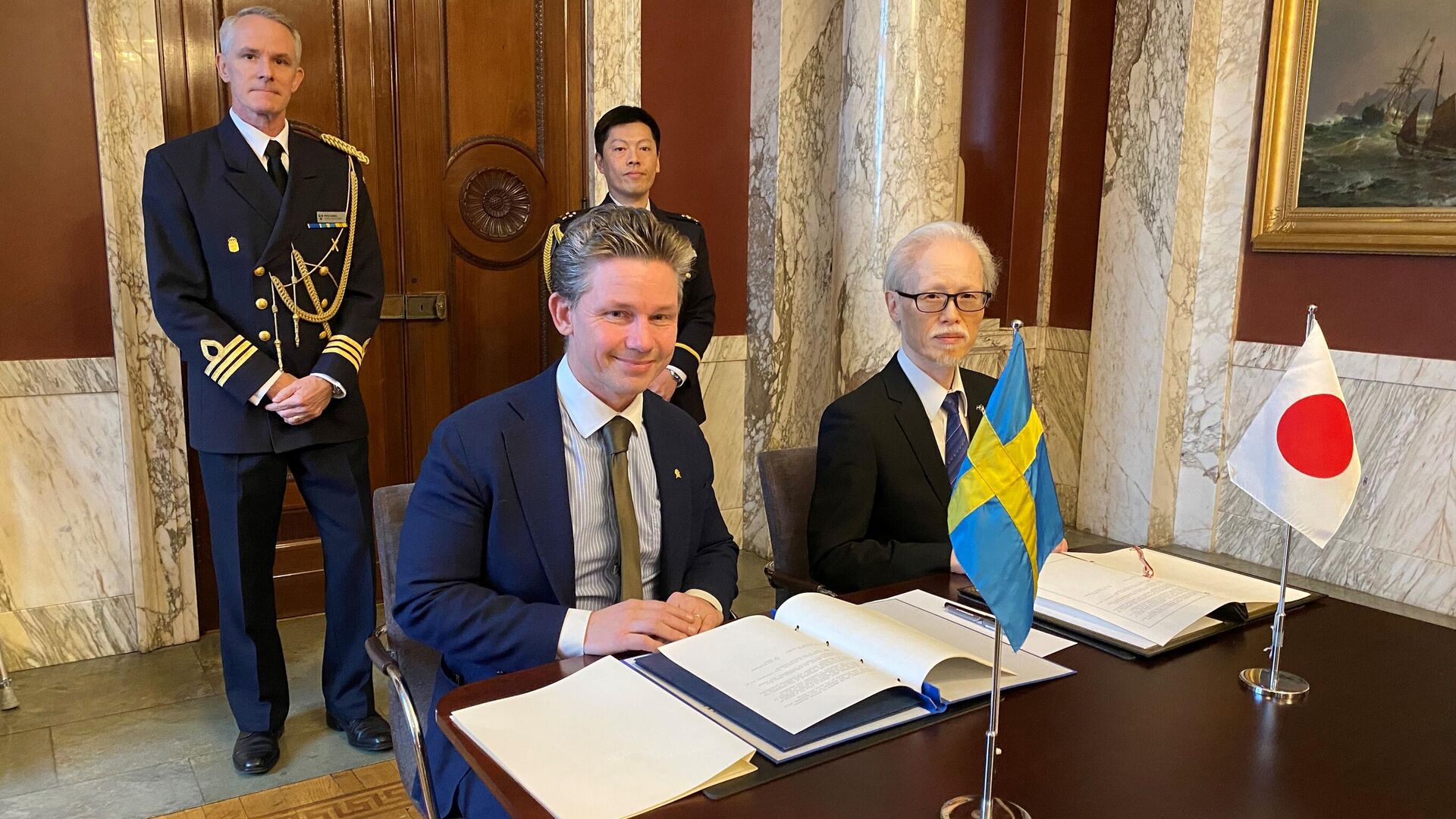 能化正樹駐スウェーデン日本大使とポール・ヨンソン・スウェーデン国防相 - Sputnik 日本, 1920, 20.12.2022