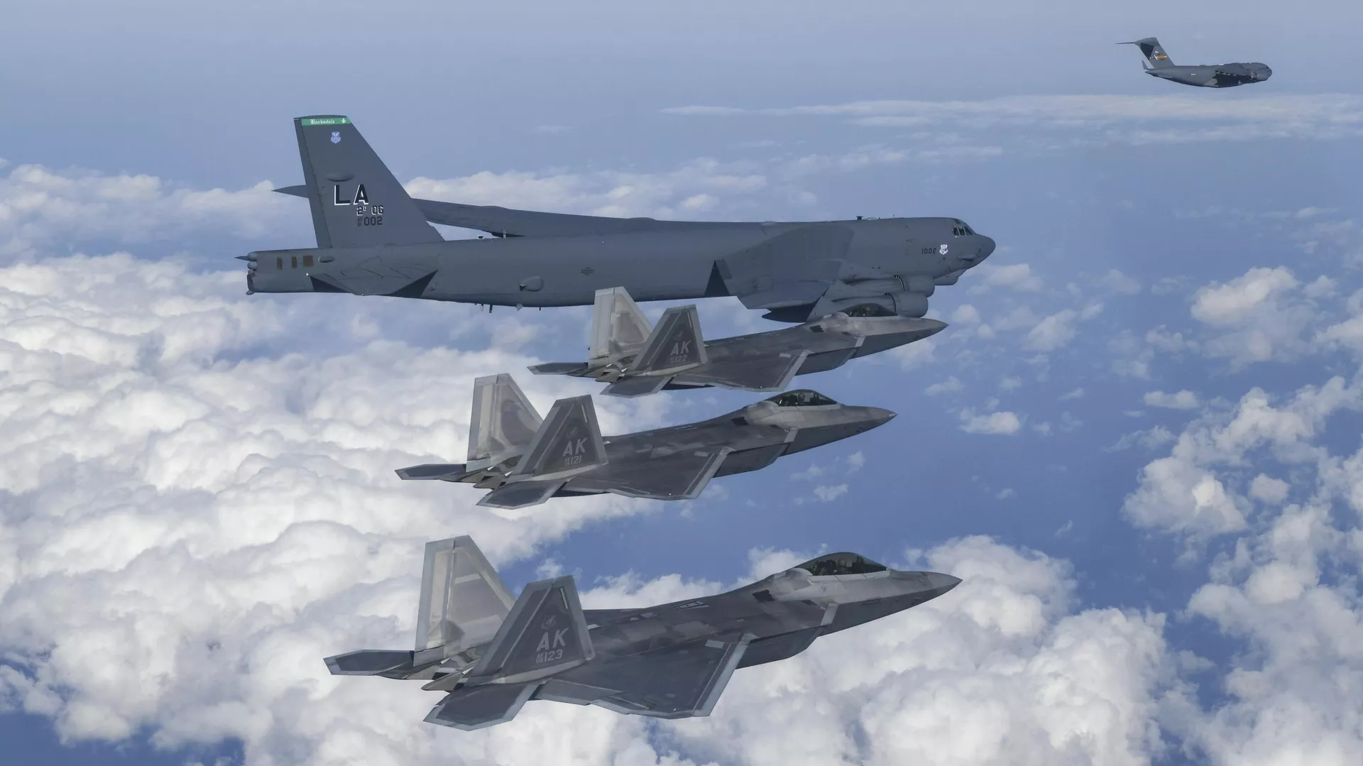 日米韓の空軍が初めて合同訓練を行う