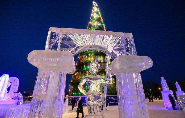クラスノヤルスクの広場に設置された氷の彫刻 - Sputnik 日本