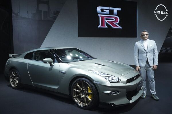 東京オートサロンに登場した日産自動車株式会社アシュワニ・グプタ最高執行責任者と「Nissan GT-R 2024」 - Sputnik 日本