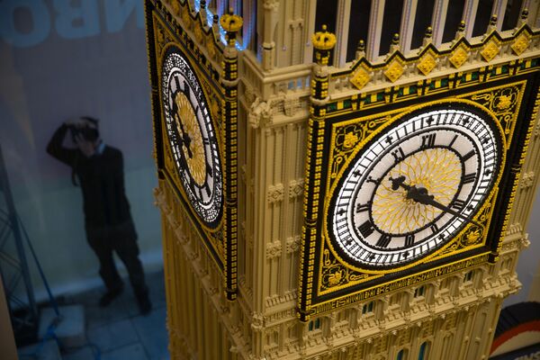 英ロンドンにあるレゴの新店舗に飾られたレゴブロックのエリザベスタワー（ビッグベン）。（2016年11月17日撮影） - Sputnik 日本