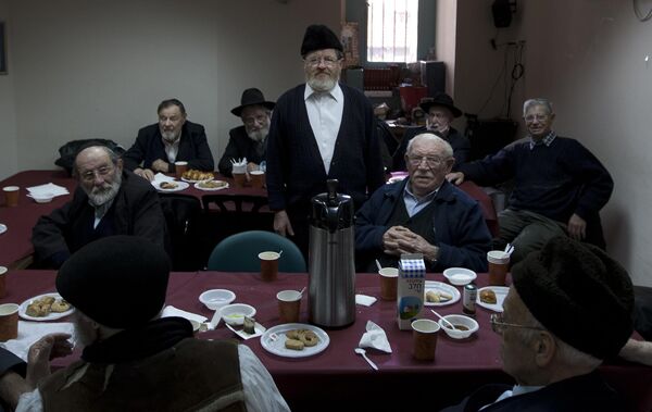 毎週会合を開く超正統派ユダヤ教徒のホロコースト生存者たち（イスラエル・エルサレム、2012年1月） - Sputnik 日本