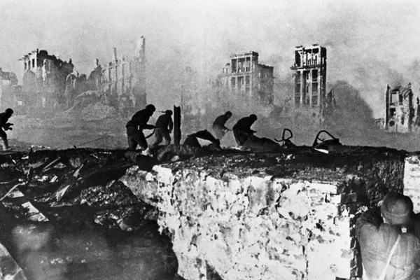 ヴォルガ川沿いで行われる戦闘(1942年10月) ヴォルガ川沿いで行われる戦闘(1942年10月) - Sputnik 日本