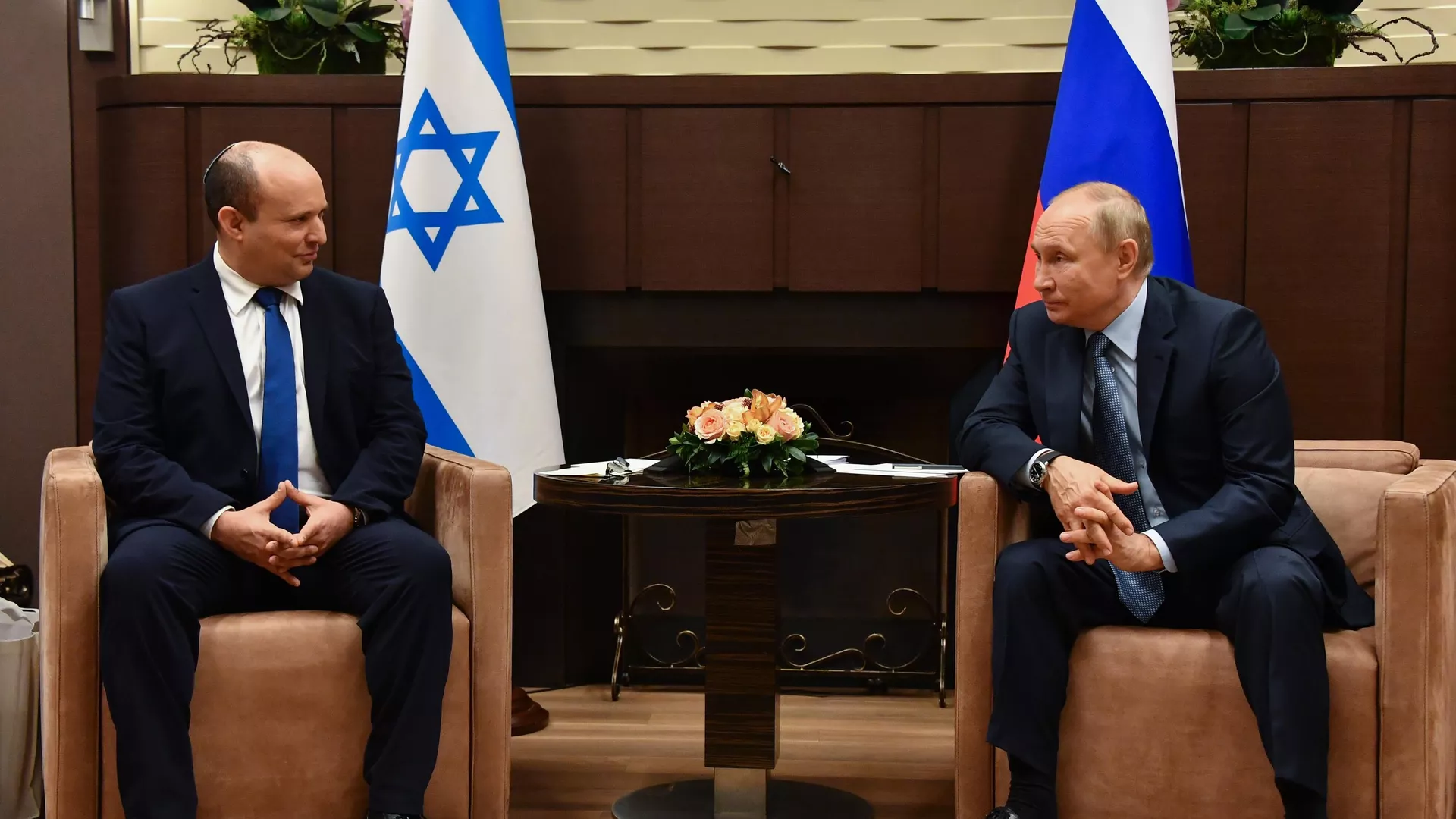 イスラエルのナフタリ・ベネット前首相とロシアのプーチン大統領