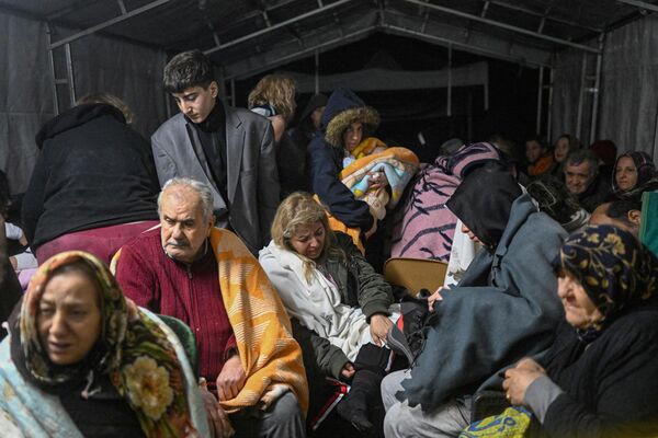 仮設テントに避難する被災者（トルコ・ハタイ、7日） - Sputnik 日本