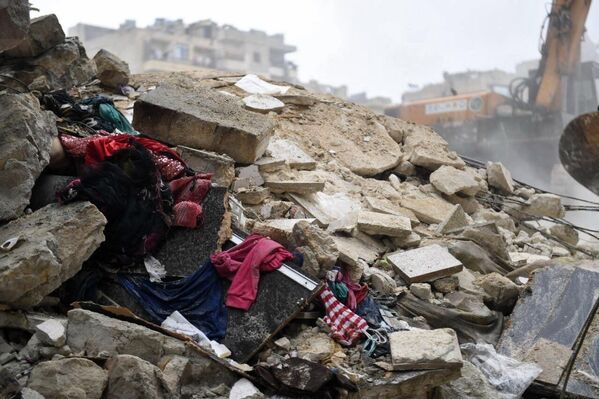 地震で倒壊した民家（シリア・アレッポ、7日） - Sputnik 日本