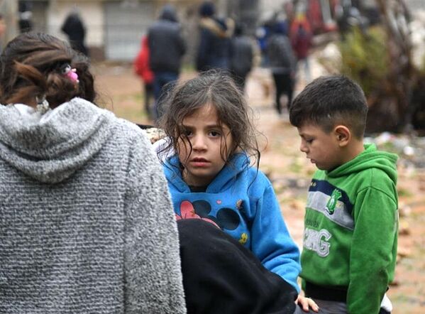 被災した子どもたち（シリア・アレッポ、7日） - Sputnik 日本