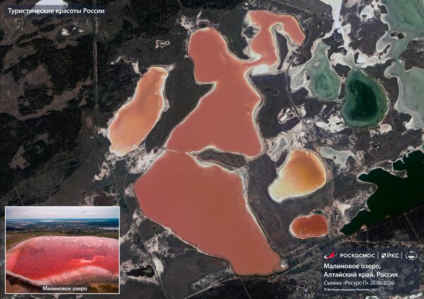 アルタイ地方のマリノヴォエ湖。キイチゴ色の水が特徴 - Sputnik 日本