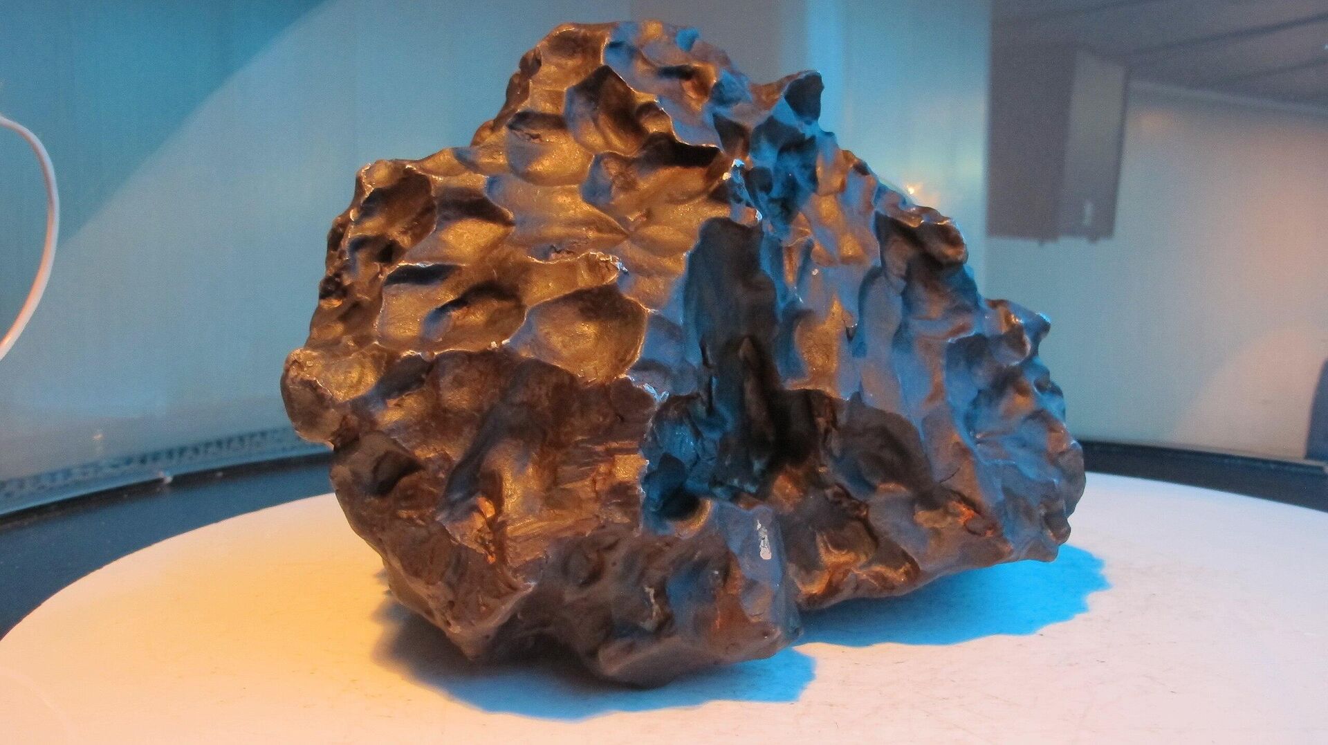 Фрагмент Сихотэ-Алинского метеорита в Калужском планетарии - Sputnik 日本, 1920, 16.02.2023