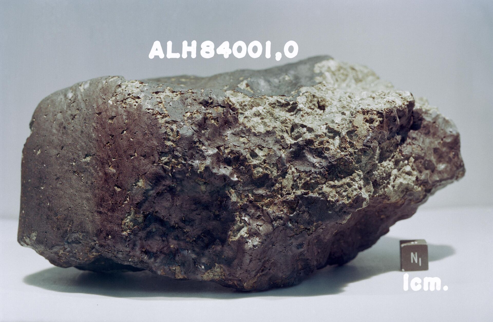 ALH 84001 (Allan Hills 84001) - метеорит, найденный 27 декабря 1984 года в горах Алан Хиллс в Антарктиде - Sputnik 日本, 1920, 16.02.2023