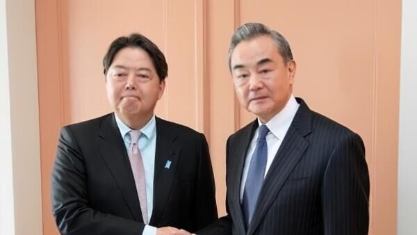 中国の王政治局員と会談する日本の林外相 - Sputnik 日本