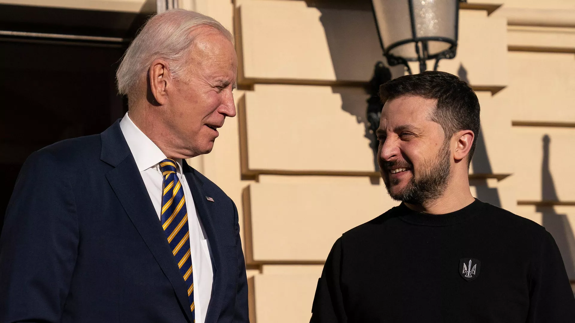 ウクライナを訪問したバイデン大統領と迎え入れたゼレンスキー大統領