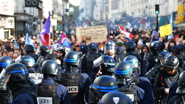 フランスの年金改革反対デモ、警察が850人以上を拘束＝仏内務省 - Sputnik 日本