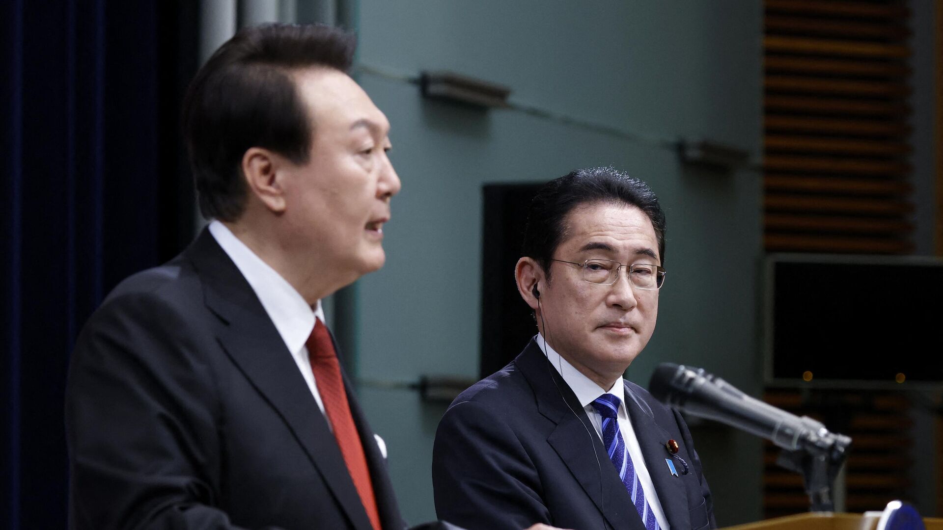 日本の岸田首相（右）と韓国の尹大統領 - Sputnik 日本, 1920, 20.03.2023
