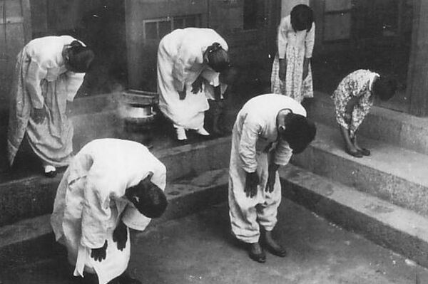 頭を下げる日本統治時代の朝鮮の人々（撮影時期不明） - Sputnik 日本