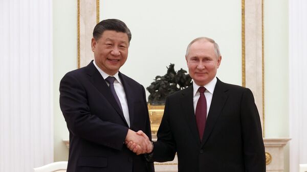 笑顔で握手する両首脳 - Sputnik 日本