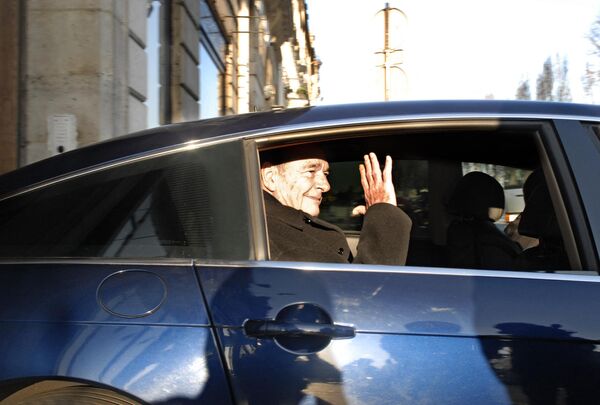 ジャック・シラク元フランス大統領1977年から1995年にかけてパリ市長を務めた際、公金を使って自身の政党関係者に報酬を支払ったとして、2009年に起訴された。2011年12月に禁錮2年の有罪判決が下された - Sputnik 日本