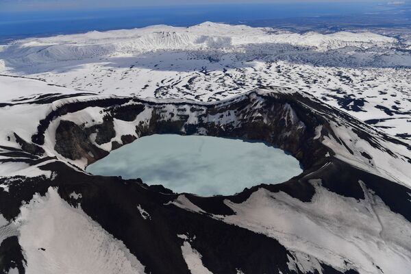 カムチャツカの絶滅した火山の火口の青い湖 - Sputnik 日本