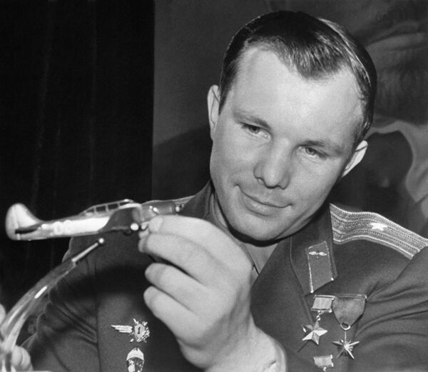 ユーリー・ガガーリン（1934-1968）ソ連の軍人でパイロット、宇宙飛行士。1961年4月12日、人類初の有人宇宙飛行を成功させ、ソ連邦英雄の勲章を授かった - Sputnik 日本