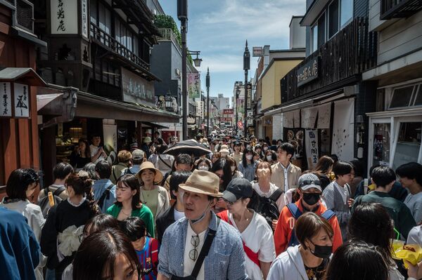「小町通り商店街」を歩く人々（神奈川県鎌倉市、3日） - Sputnik 日本