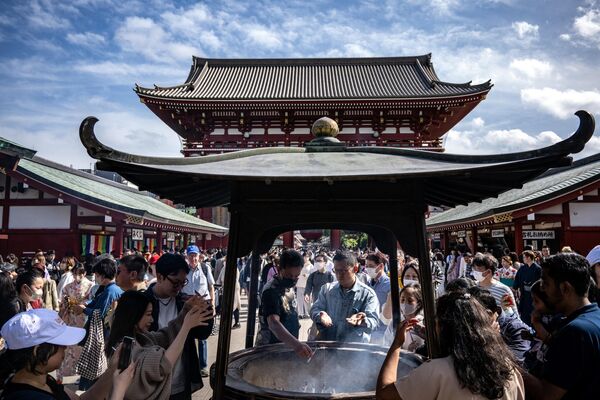 浅草寺を訪れた観光客（東京都台東区、4月29日） - Sputnik 日本