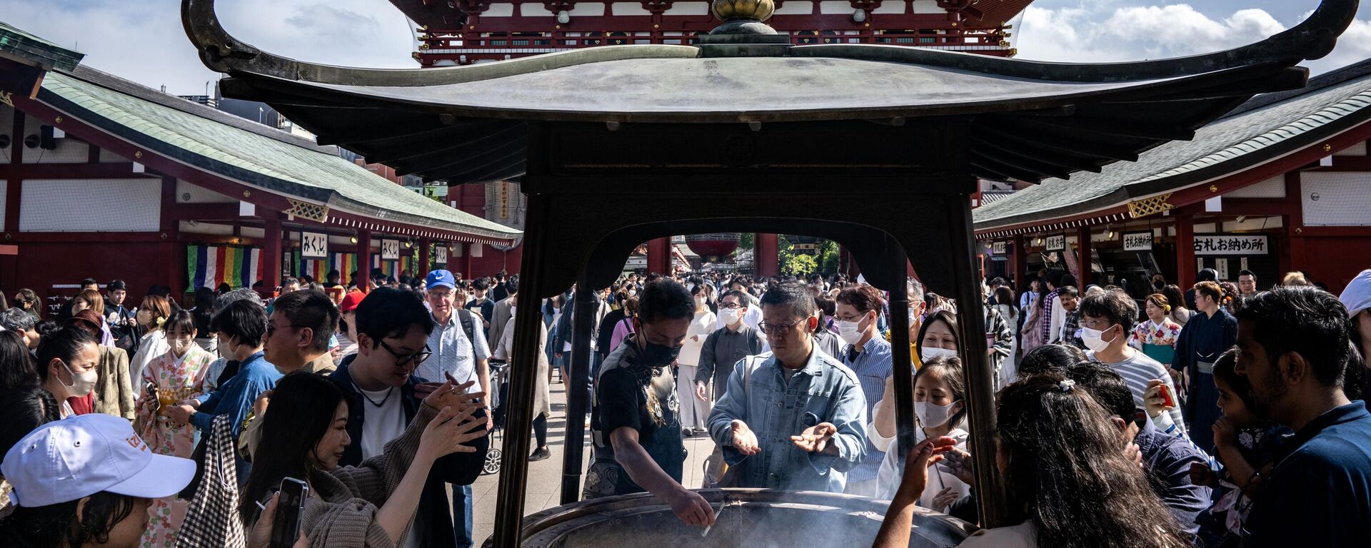 浅草寺を訪れた観光客（東京都台東区、4月29日） - Sputnik 日本, 1920, 04.05.2023