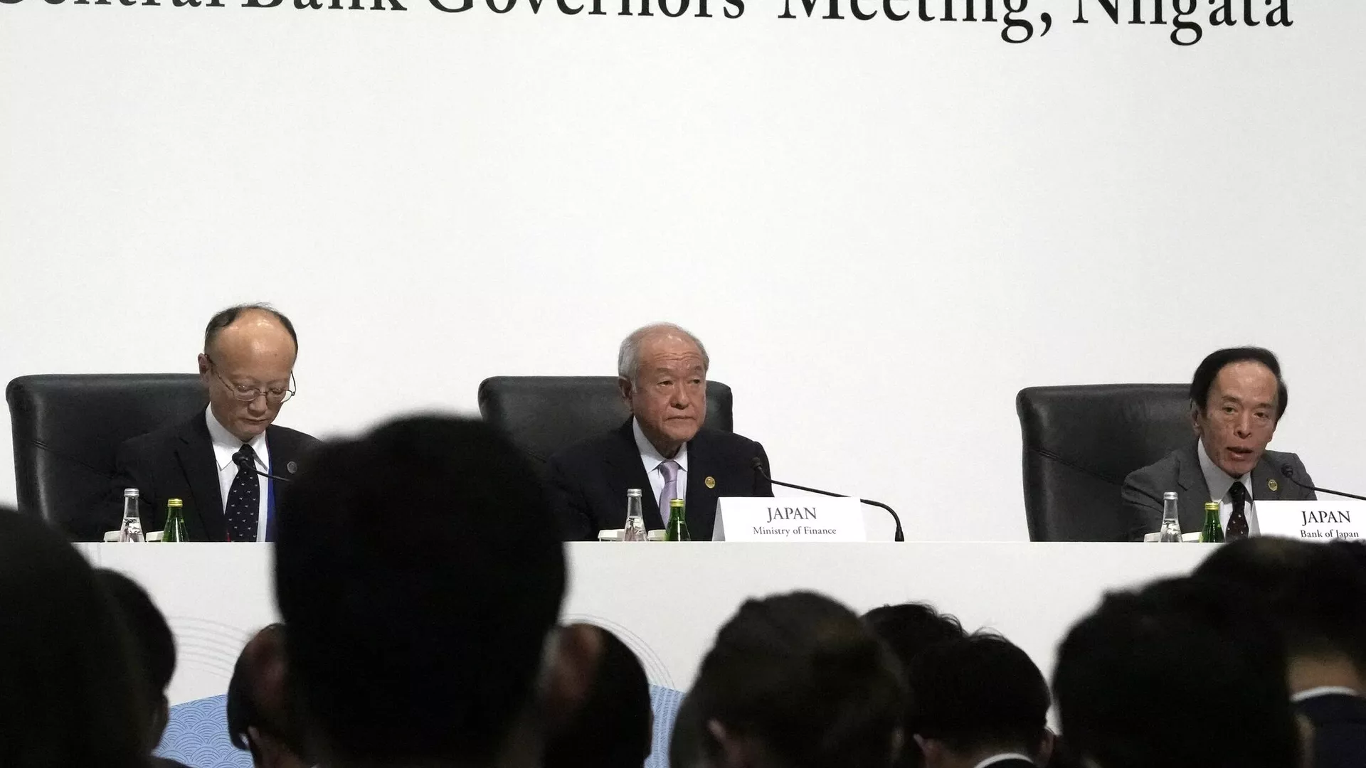 G7(先進7カ国)財務相・中央銀行総裁会議で記者会見に臨む議長国日本の鈴木財相と植田日銀総裁 G7(先進7カ国)財務相・中央銀行総裁会議で記者会見に臨む議長国日本の鈴木財相と植田日銀総裁 - Sputnik 日本, 1920, 13.05.2023