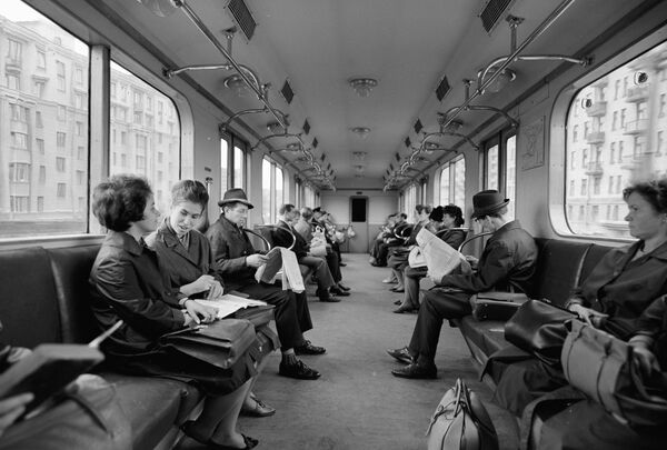 モスクワ地下鉄の利用客（1981年） - Sputnik 日本