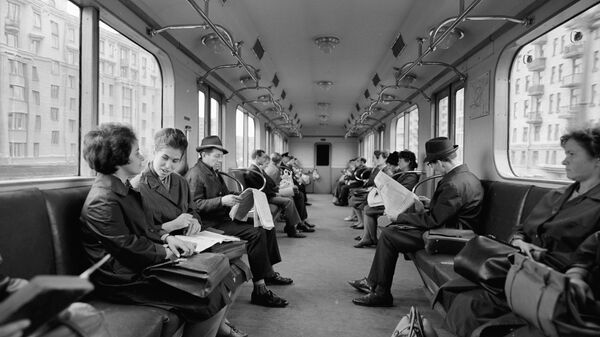モスクワ地下鉄の利用客（1981年） - Sputnik 日本