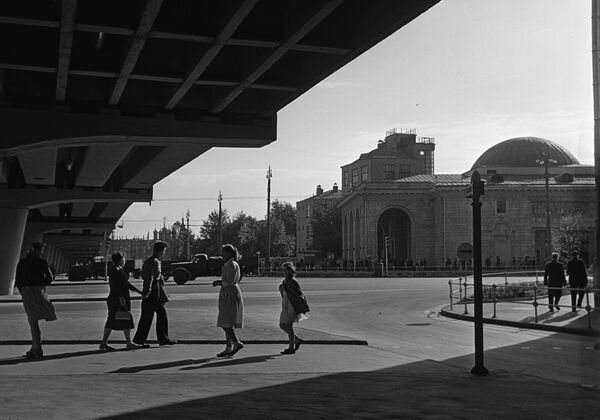 5号線（環状線）パールク・クリトゥールイ駅の出入り口付近（1960年） - Sputnik 日本