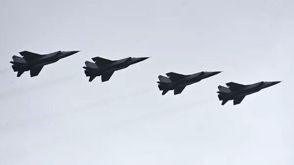 ロシアの極超音速ミサイル「キンジャール」を搭載した戦闘機「MiG-31K」 - Sputnik 日本