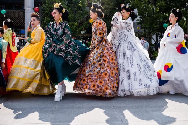文化イベントに韓服を来て参加する女性たち（韓国・ソウル、19日） - Sputnik 日本