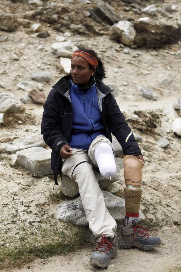 2013年5月21日、下肢切断者の女性として初めてエベレスト登頂に成功したインドの登山家アルニマ・シンハさん（2013年5月25日撮影）。シンハさんは2011年、走行中の列車から突き落とされて左足を失った - Sputnik 日本