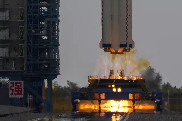 「神舟16号」を搭載して離陸する長征2号Fロケット(中国・甘粛省、30日) 「神舟16号」を搭載して離陸する長征2号Fロケット(中国・甘粛省、30日) - Sputnik 日本